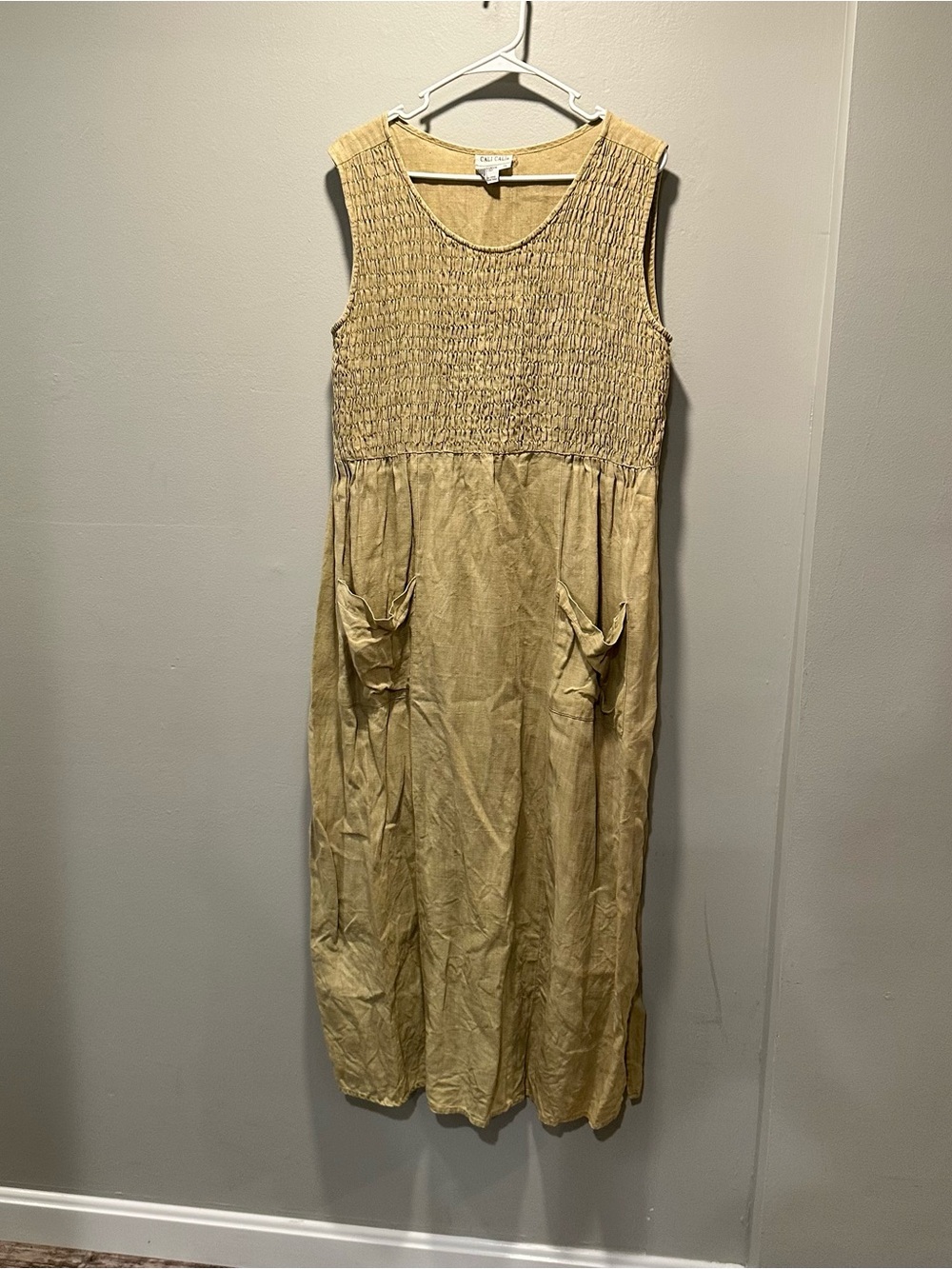 Vintage 90’s Cali Cali Sleeveless Smocked Linen Midi Dress in Warm Tan Size 14